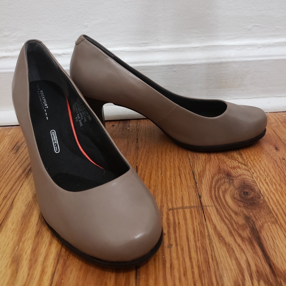 Rockport (v75939) Heels
Size 5.5W